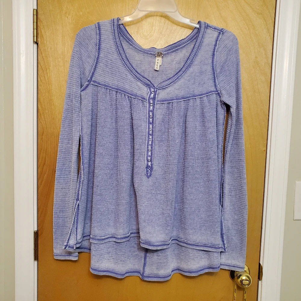 SOLD 🚫 We The Free Kai Thermal Henley Top Lilac Flowy Long Sleeve Blouse - Picture 1 of 7